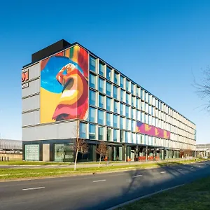 citizenm-hotel-amsterdam-airport.amsterdamhotelsnl.com/